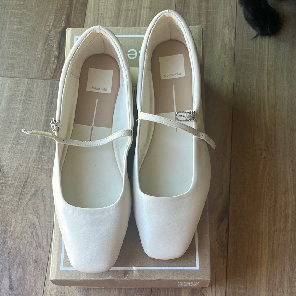 Dolce Vita Women's Cream Mary Jane Flats